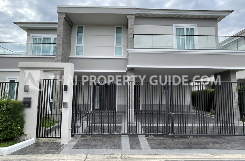 House with Shared Pool in Sukhumvit